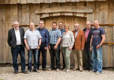 Scharrendorf - v.l.: Rolf Meyer (CDU-Mitglied), Thomas Jensen, Marcel Beuke, Tobias N�lker, Edgar Albert, Alexandra Konsorr, Bernhard Brinkmann, Friedhelm Drieling, Heiner Meyer

